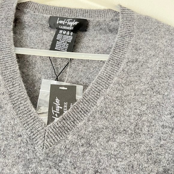 NEW  Lord & Taylor 100% 2-Ply Cashmere Sweater Purchased at Husdon Bay. - Picture 14 of 16